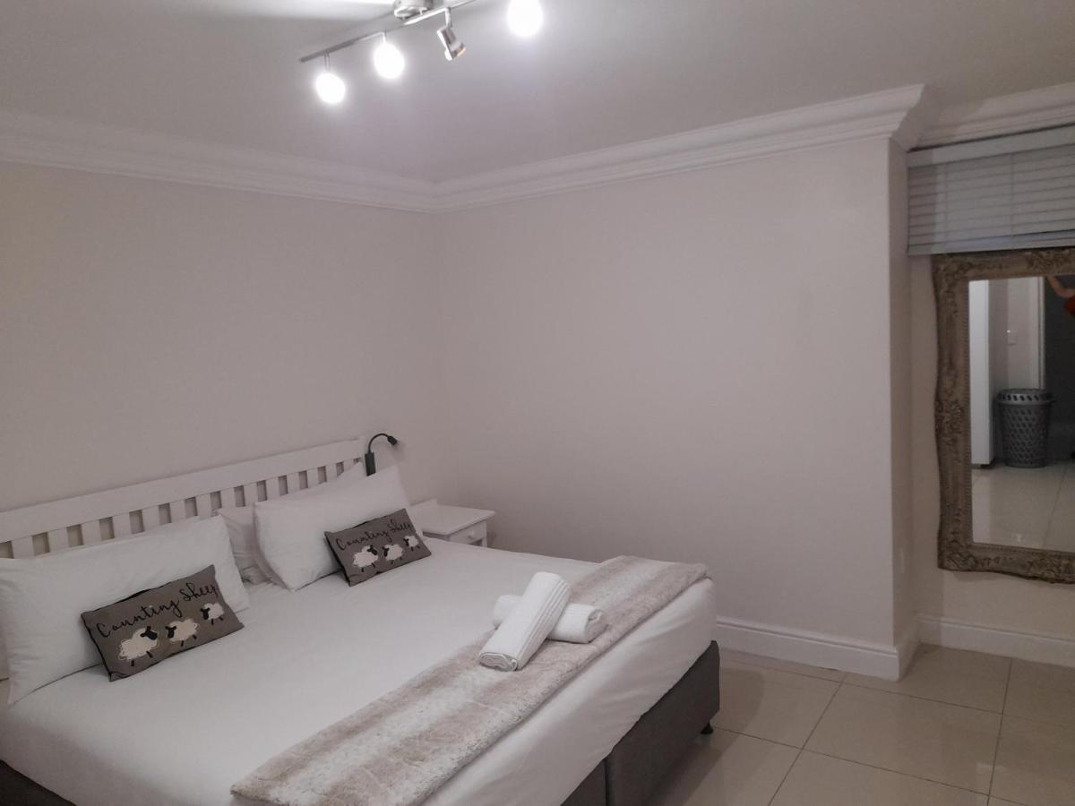 Beach Club Self Catering Apartments Mossel Bay Exterior foto