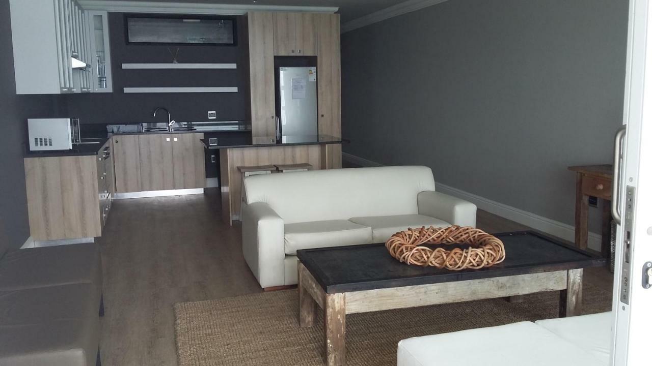 Beach Club Self Catering Apartments Mossel Bay Exterior foto