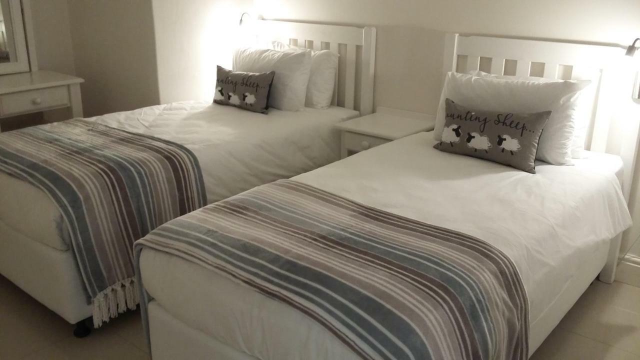 Beach Club Self Catering Apartments Mossel Bay Exterior foto